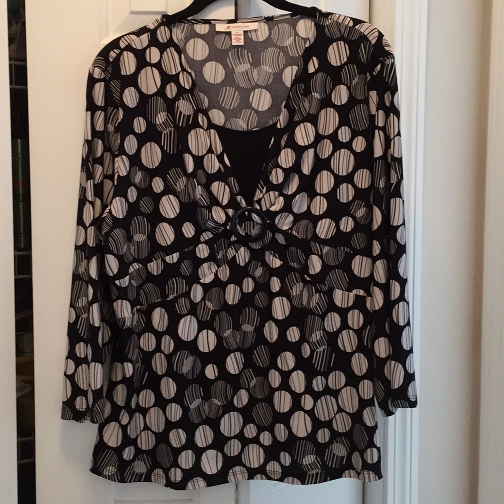 JM Collection Black and white top